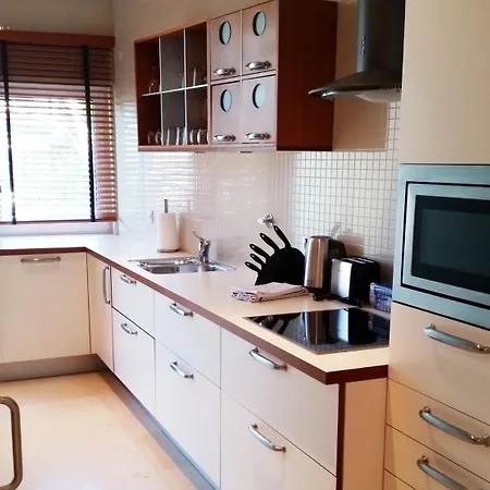 Sleeps 8 Pool Air Con Wifi شقة