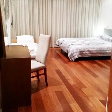 Sleeps 8 Pool Air Con Wifi شقة *